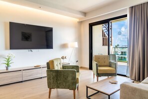 Master Suite with Elite Service | Artículos del minibar gratis y caja de seguridad en la habitación 
