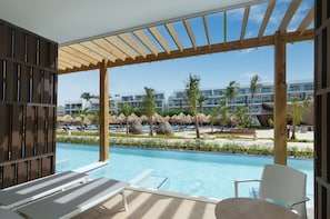Habitación doble junior, acceso a la alberca, vista a la alberca | Vista desde la habitación