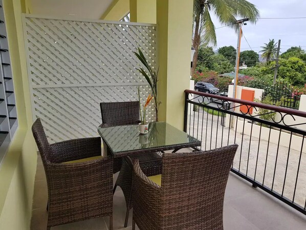 屋外ダイニングエリア