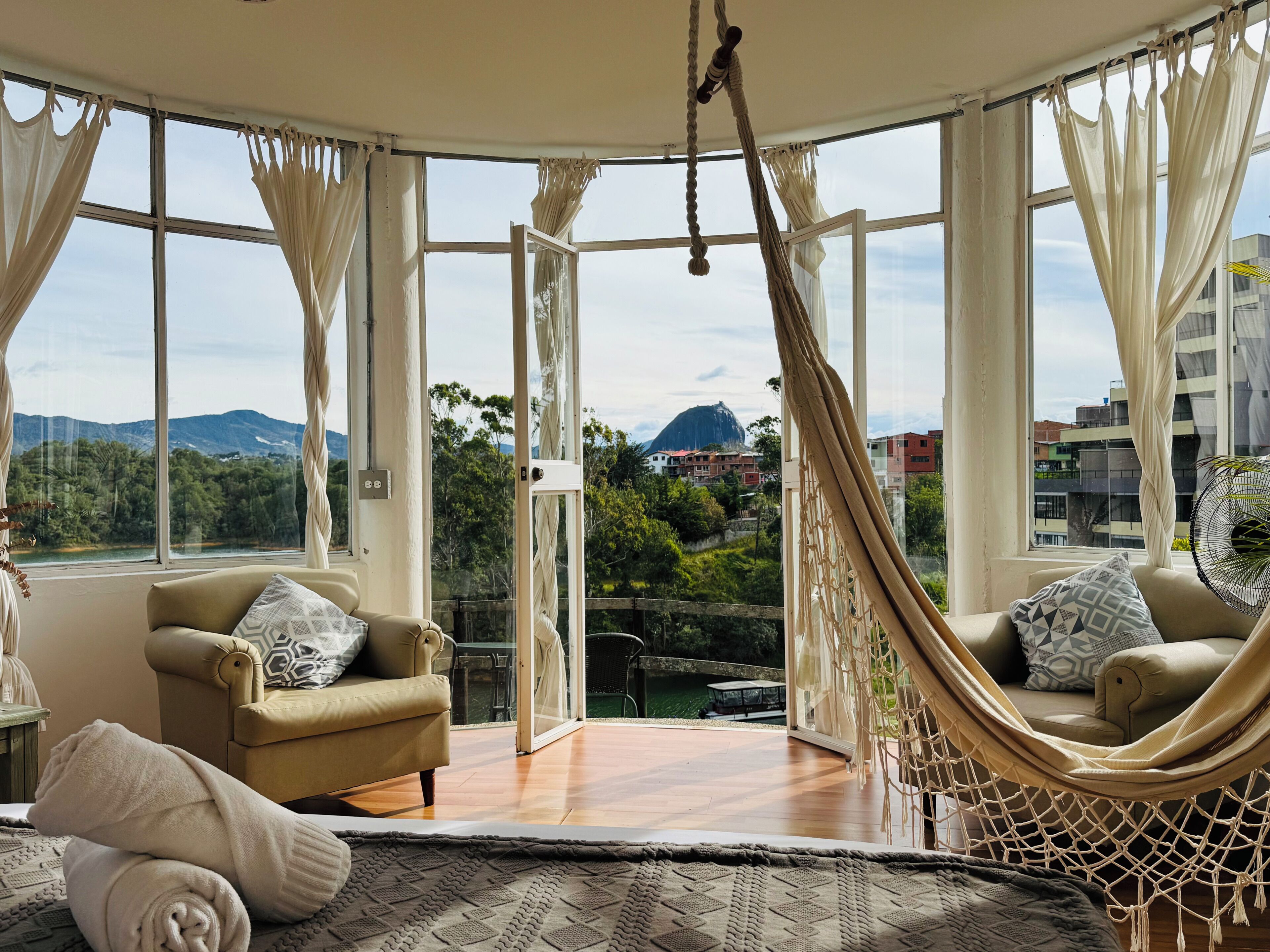 Suite Premium, balcón, vistas al lago | Wifi gratis y ropa de cama