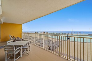 Outdoor dining - Beachfront condo w/ pool & pet-friendly (Panama City Beach)