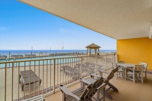Outdoor dining - Beachfront condo w/ pool & pet-friendly (Panama City Beach)