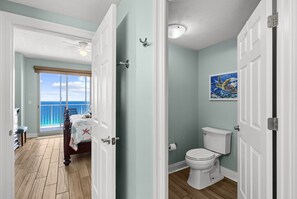 2 slaapkamers, een strijkplank/strijkijzer, gratis wifi, beddengoed