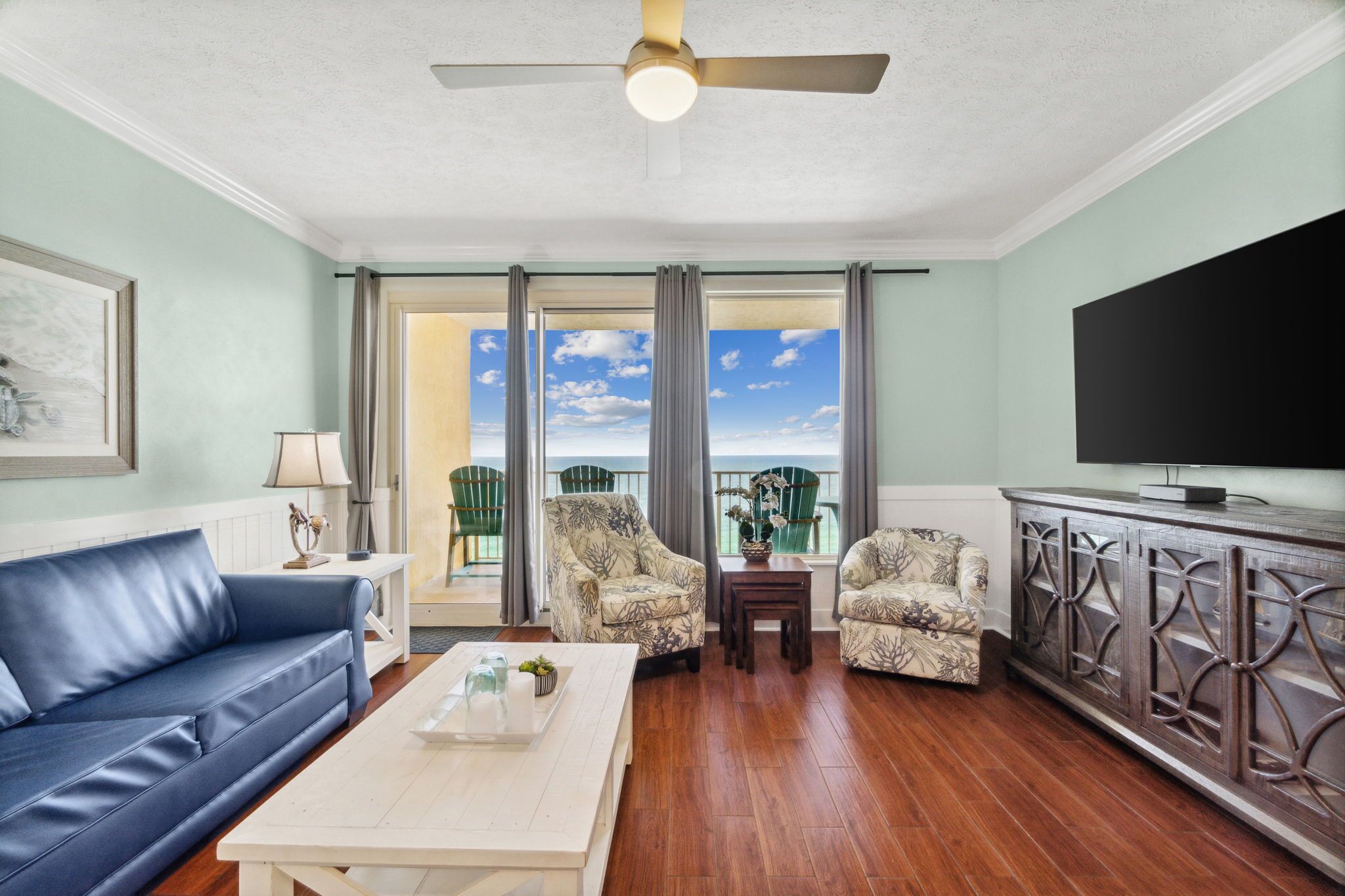 Luxury Condo Close to Restaurants