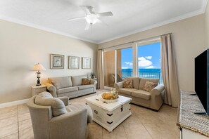 TV - Walking Distance to Schooners and State Park (Panama City Beach)
