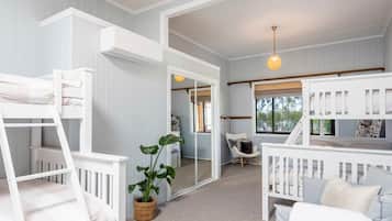 4 bedrooms, desk, iron/ironing board, WiFi