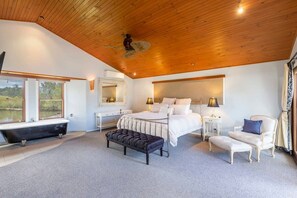 4 quartos, escrivaninha, ferros/tábuas de passar roupa, Wi-Fi