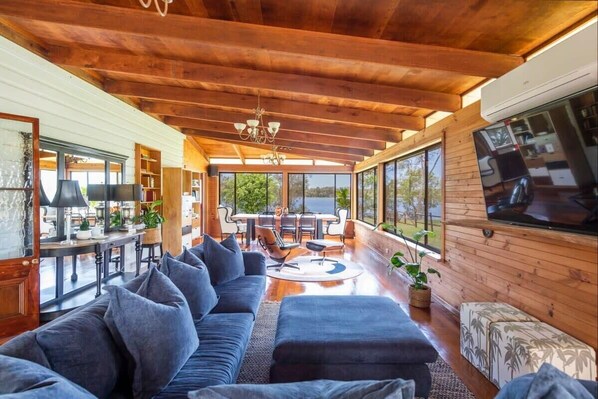 Télévision, espaces bureaux