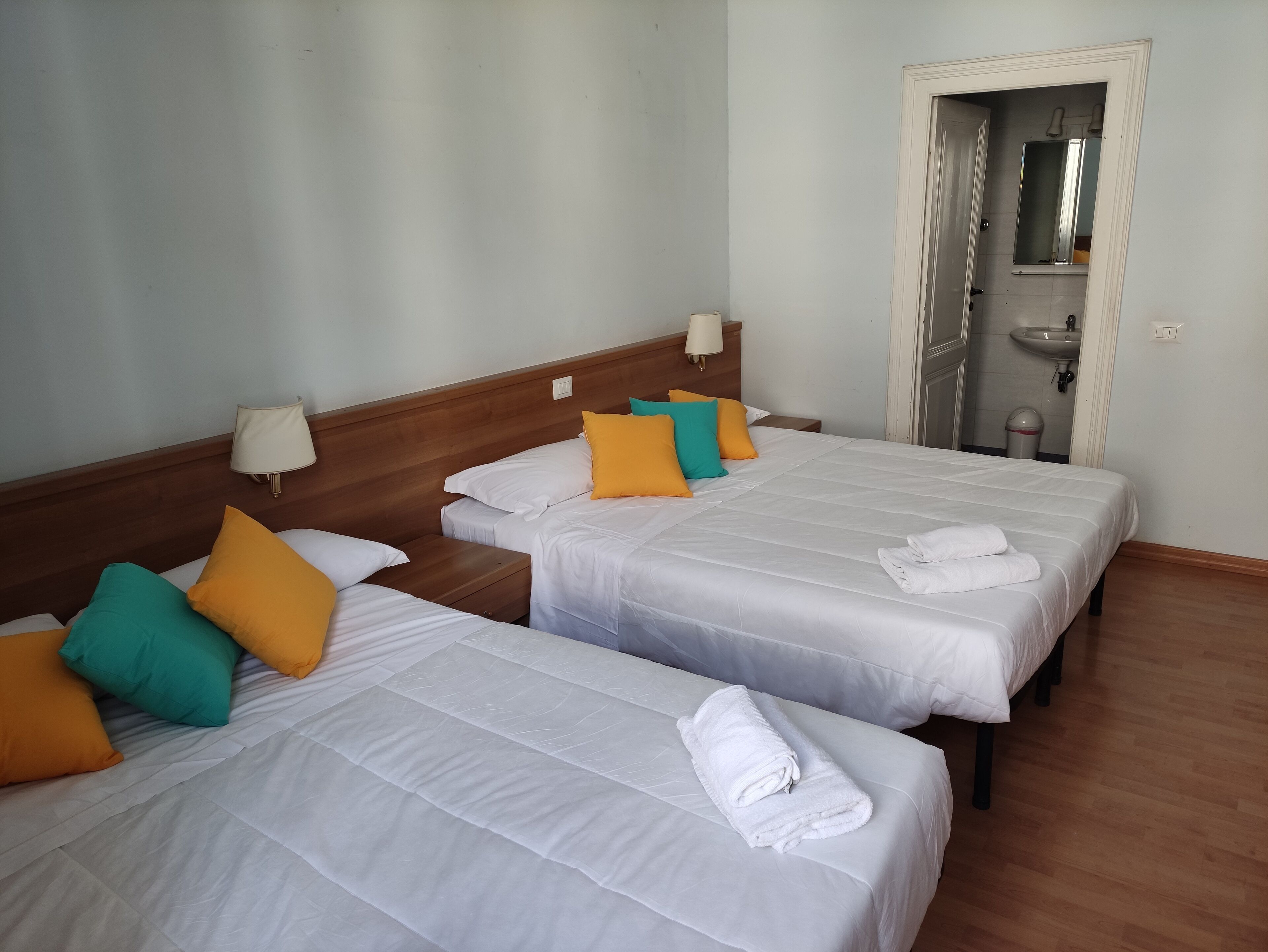 Sistema de insonorización, wifi gratis y ropa de cama 