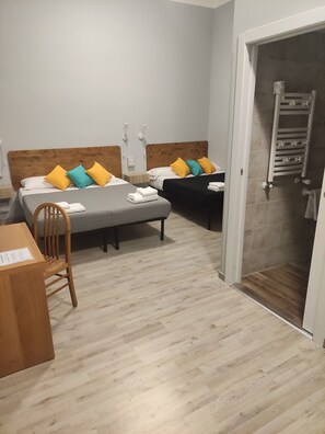 Schallisolierte Zimmer, kostenloses WLAN, Bettwäsche