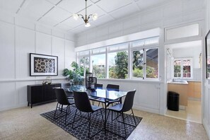 Dining - West end Charm 5 bed, 3km to CBD (Brisbane)