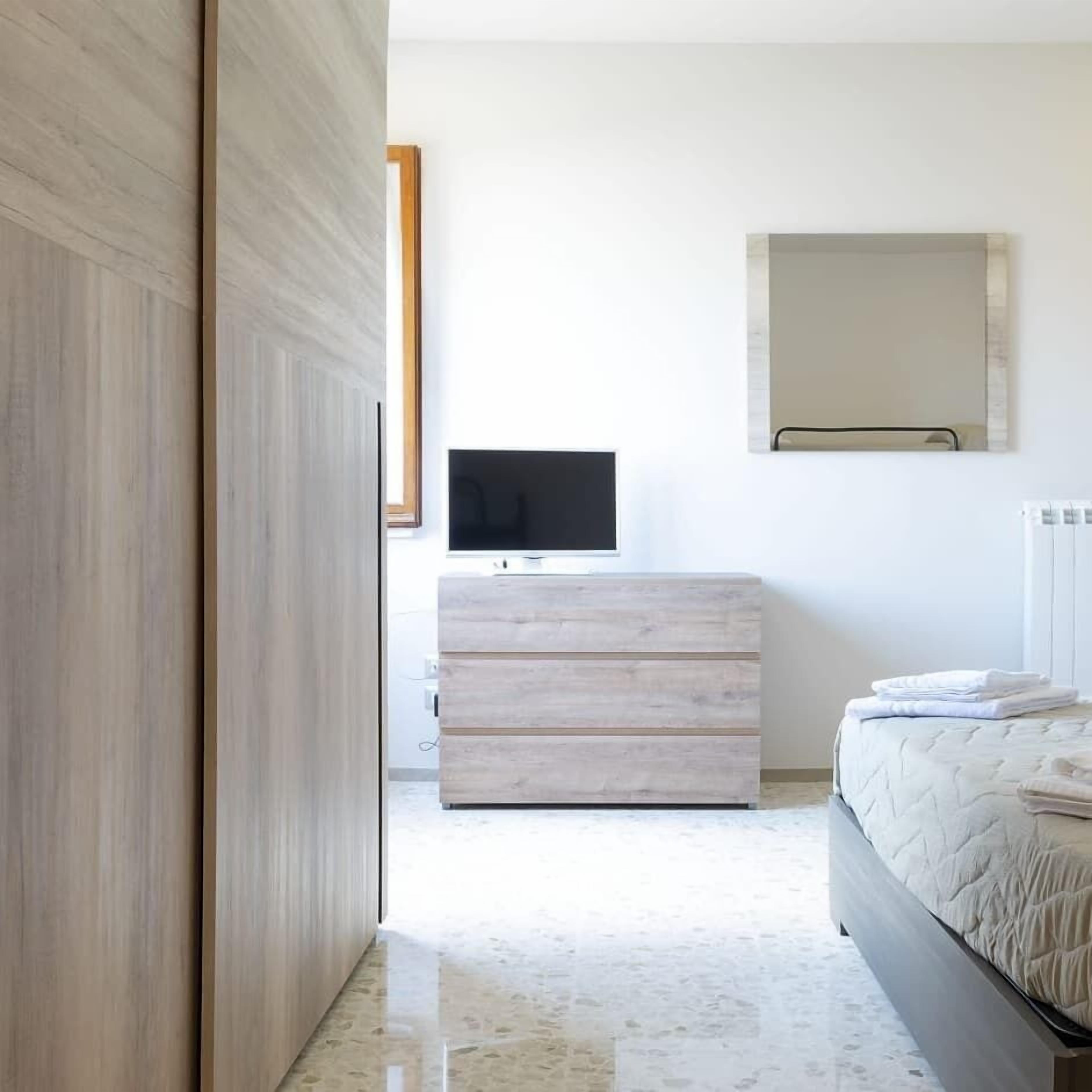 Sistema de insonorización, cuna de viaje, wifi gratis y ropa de cama 