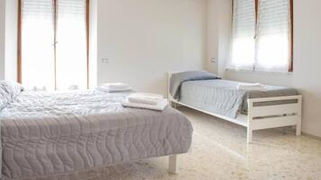 Soundproofing, travel cot, free WiFi, bed sheets