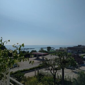 Vista para praia/oceano