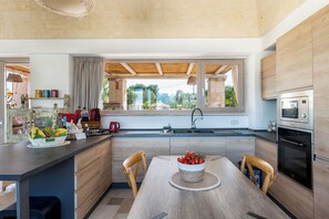 Fridge, oven, stovetop, dishwasher - Trullo with salt pool, sea view, BC. WiFi, 4 km from the sea, 4 km from Ostuni (Ostuni)