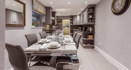 North Central London House/ Sleeps8/garden/wifi