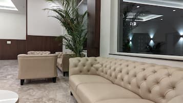 Área de estar no saguão