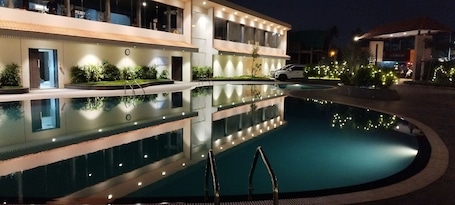 Deep-tissue massages, massages