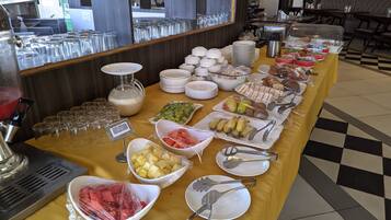 Daily local cuisine breakfast for a fee