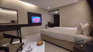 Kamar Double Eksekutif, 1 Tempat Tidur King, akses difabel, pemandangan kota | Seprai katun Mesir, seprai premium, minibar, dan meja kerja