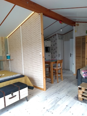 1 bedroom, free WiFi, bed sheets