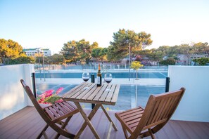 Outdoor dining - 188 Apartments - Estrelícia (pool and balcony) (Cascais)
