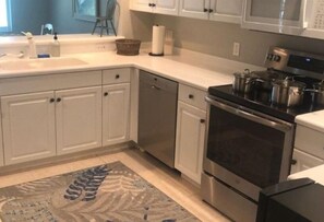 冰箱、微波炉、烤箱、洗碗机