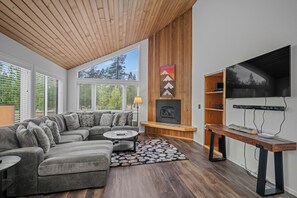 Télévision, cheminée