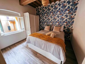 1 bedroom, travel cot, free WiFi