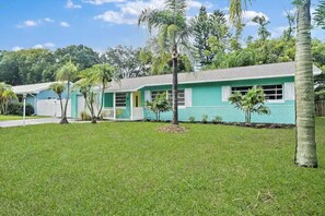 Exterior - Gulf Coast Luxury Coastal Decor -4 bedrooms (St. Petersburg)