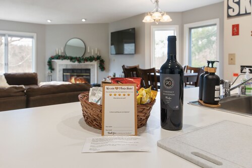 Mount Snow Condo: 4 min Walk to Sundance Lift (High Speed - 6 Seat)