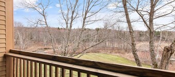 Mount Snow Condo: 4 min Walk to Sundance Lift (High Speed - 6 Seat)