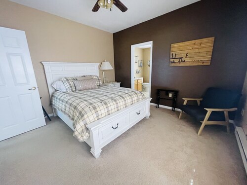 Hotels near Lake McConaughy, Nebraska: Find $600 Hotel Deals | Travelocity