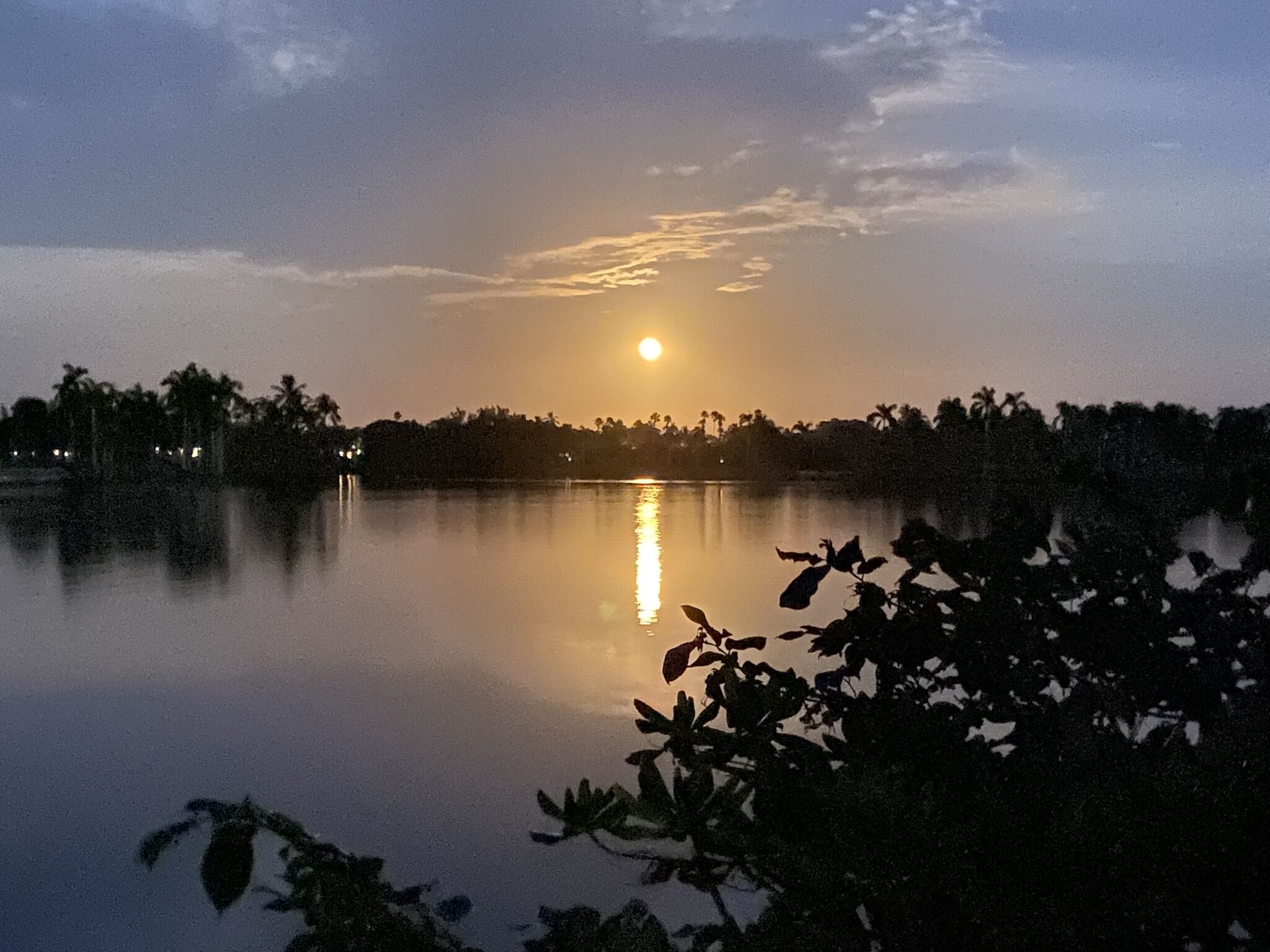 Hobe Sound Waterfront Gem ~ Private Dock and Boat Launch ~ 3 min to the beach!