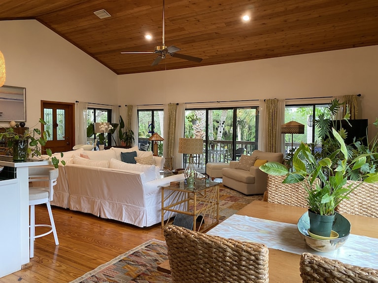 Hobe Sound Waterfront Gem ~ Private Dock And Boat Launch ~ 3 Min To The Beach! - Hobe Sound, FL