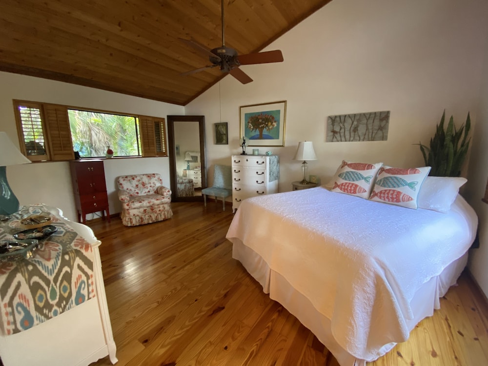 Hobe Sound Waterfront Gem Private Dock and Boat Launch 3 min to the