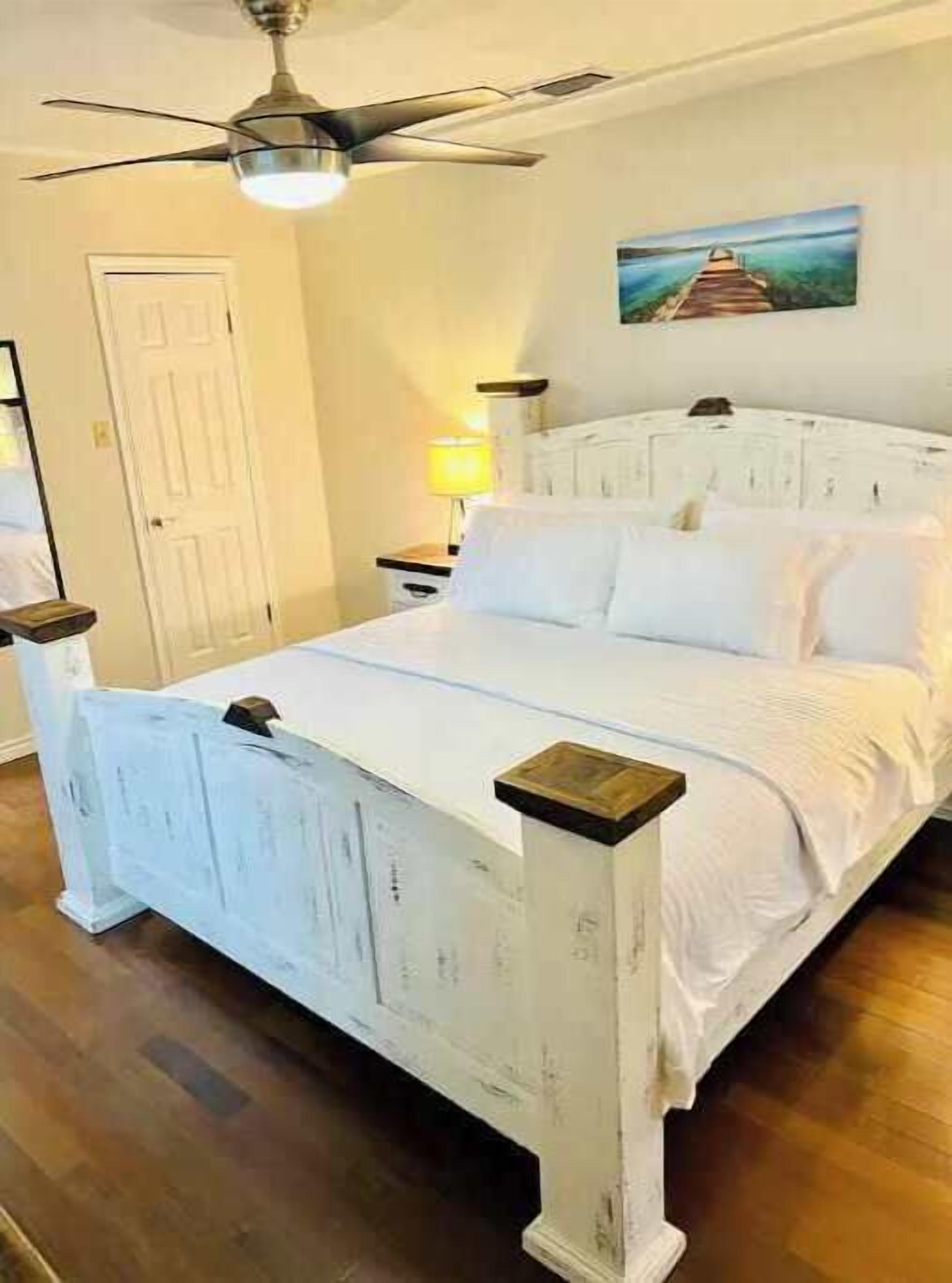 3 camere, una scrivania, ferro/asse da stiro, Wi-Fi gratuito