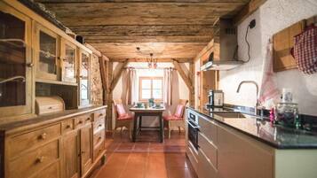 KĂŒhlschrank, Mikrowelle, Ofen, Herdplatte