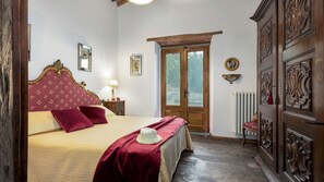 6 bedrooms, iron/ironing board, free WiFi, bed sheets