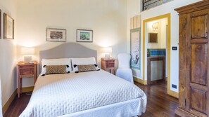 4 dormitorios, tabla de planchar con plancha, wifi gratis y ropa de cama