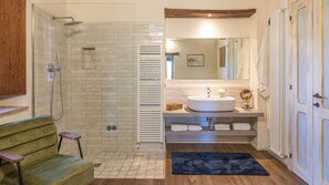 Bathtub, hair dryer, bidet, towels