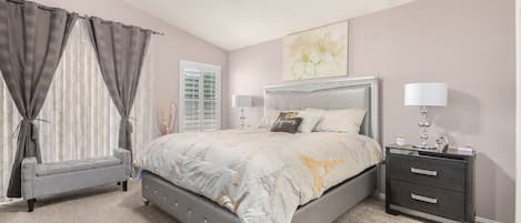 3 habitaciones, escritorio, tabla de planchar con plancha y wifi