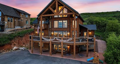 Barrel Sauna! Views! Pool! Tennis/B-Ball! Arcade Room! Hot Tub!