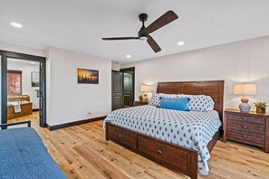 7 bedrooms, desk, iron/ironing board, travel cot