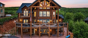 Burly Bear | Sleeps 34, Sauna, Hot Tub, Game Room & More!