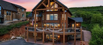 Burly Bear |Barrel Sauna - Hot Tub - Game Room + Amazing Views!