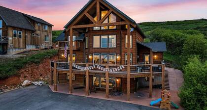 Burly Bear |Barrel Sauna - Hot Tub - Game Room + Amazing Views!