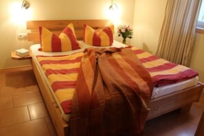 2 Schlafzimmer, Reisekinderbett, kostenloses WLAN, Bettwäsche