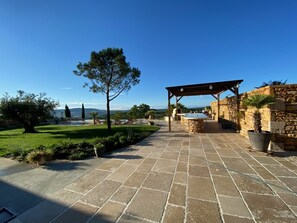 Terrace/patio - Exceptional villa with breathtaking views, in the heart of the golden stones! (Charnay)
