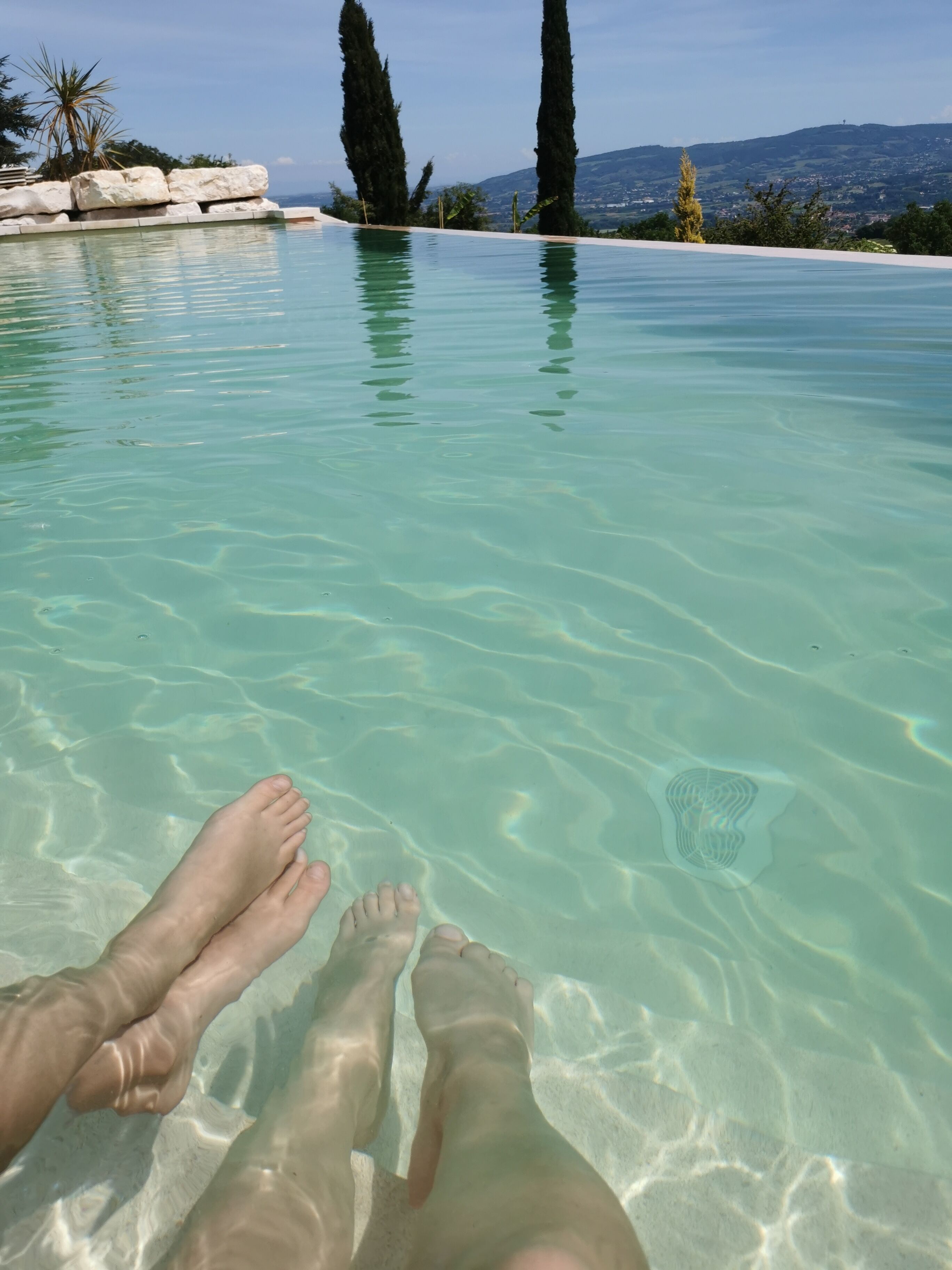 Utendørsbasseng og et oppvarmet basseng